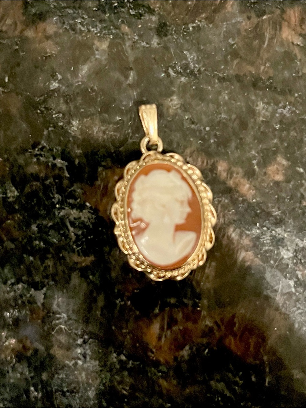 14k Gold cameo pendant